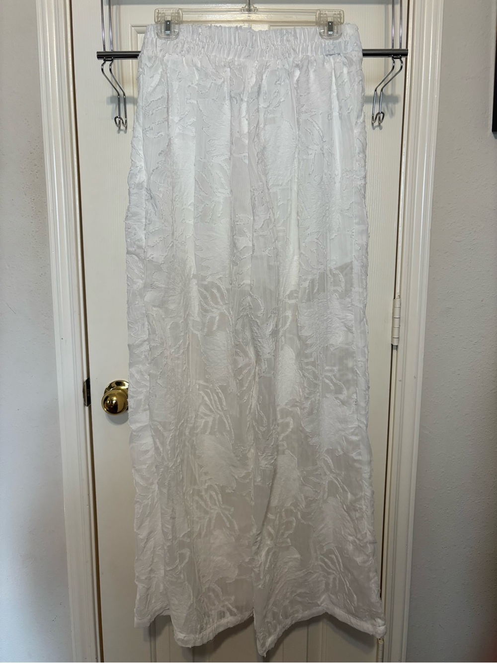 NWOT Chic Me White Floral Jacquard Wide-Leg Pants - Picture 3 of 4